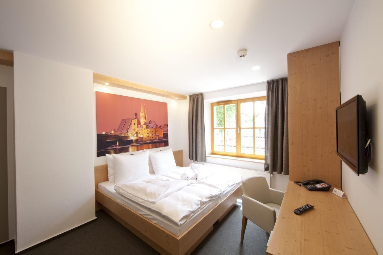 Hotel "Beim Butz" à Worth an der Donau Chambre photo